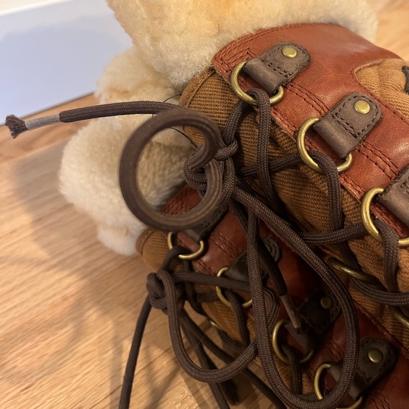 UGG Leather Tall Boot with Lambs Fur. 7M winter snow boots - Picture 7 of 15